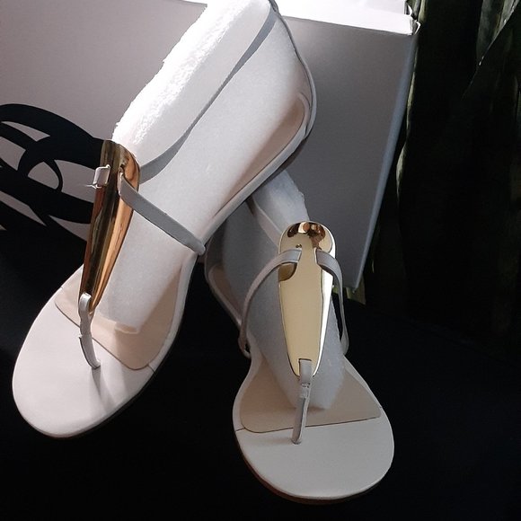 Women Sandals - Picture 1 of 2